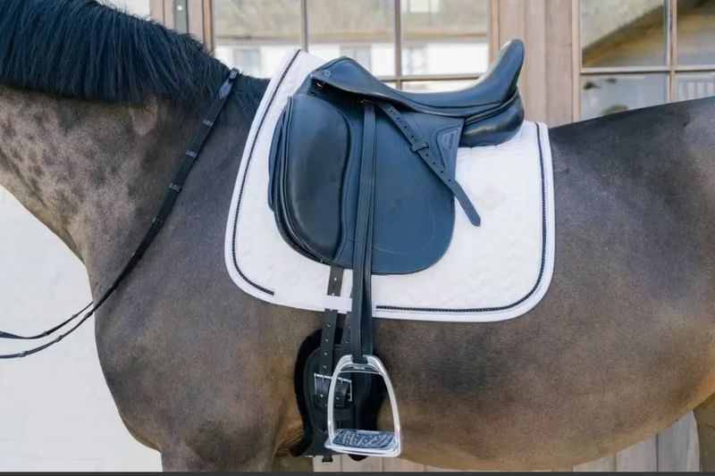 Kentucky Saddle Pad Metal Chain Dressage